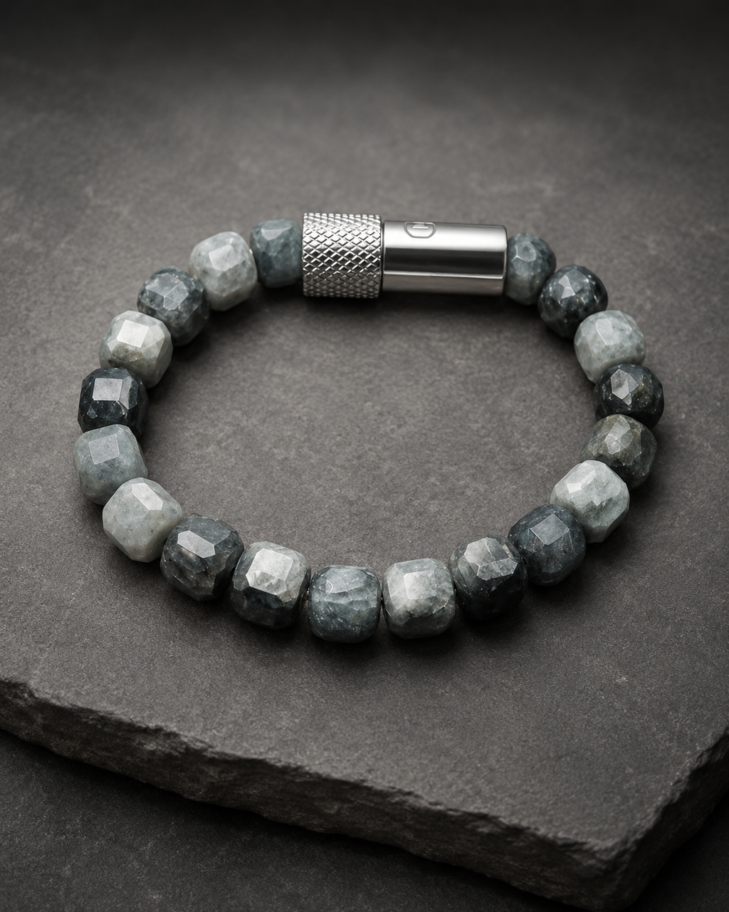 Hawk's eye Cube Embracelet™
